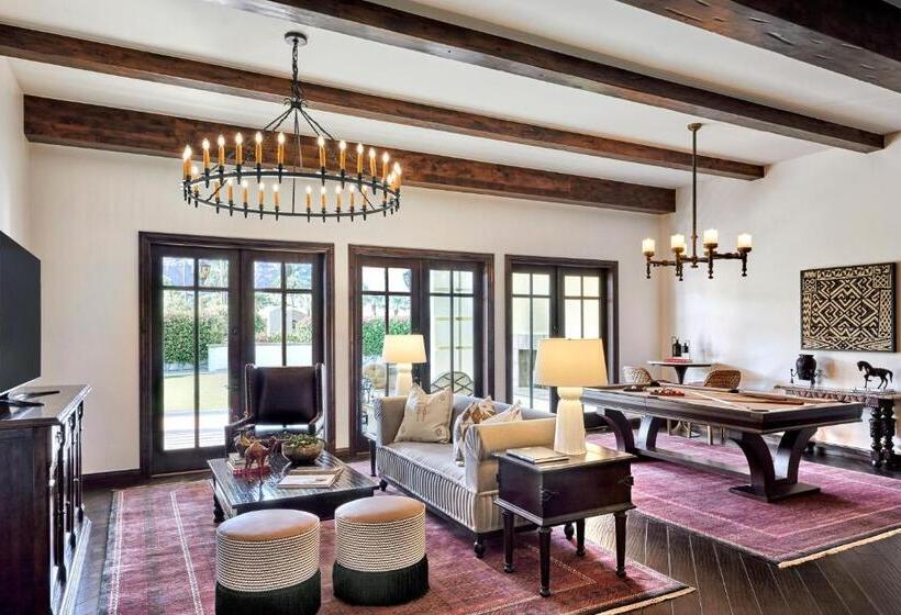 מיטת קינג בסוויטה, Omni Scottsdale Resort & Spa At Montelucia