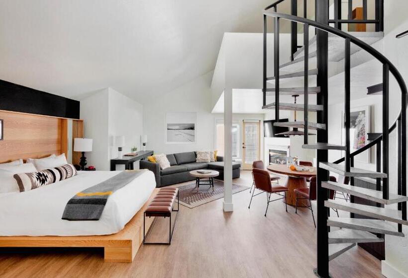 Полулюкс Повышенной Комфортности, Gravity Haus Jackson Hole