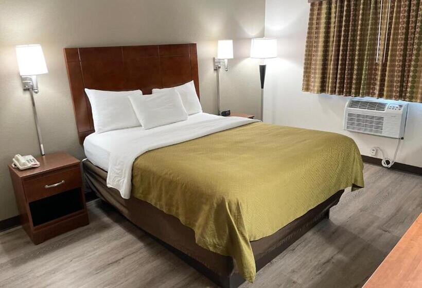 חדר סטנדרט מותאם לאדם עם מוגבלויות, Econo Lodge Cartersvilleemerson Lake Point