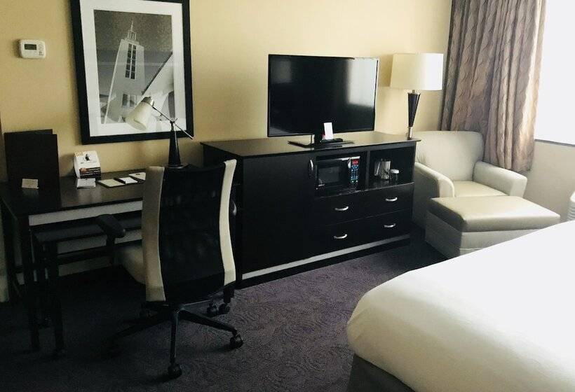 Люкс, The Strathallan Rochester Hotel & Spa   Doubletree By Hilton