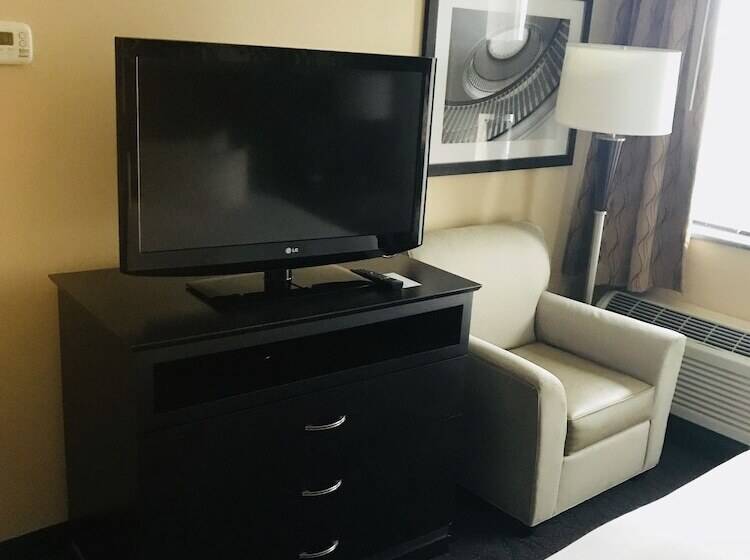 Люкс, The Strathallan Rochester Hotel & Spa   Doubletree By Hilton