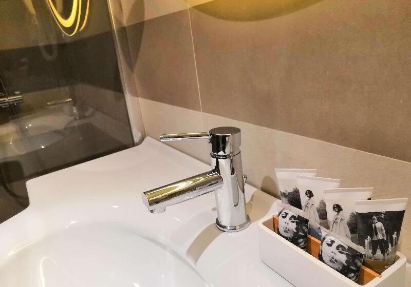 Люкс, The Strathallan Rochester Hotel & Spa   Doubletree By Hilton