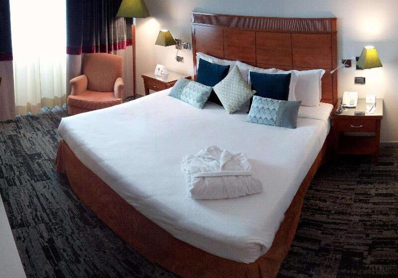 Люкс, The Strathallan Rochester Hotel & Spa   Doubletree By Hilton