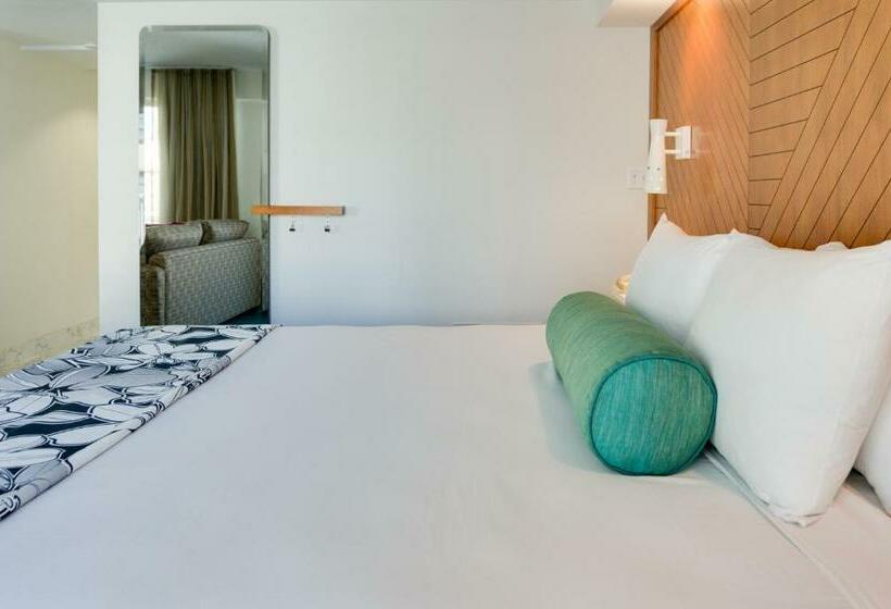 سوییت جونیور, Oasis Hotel Waikiki