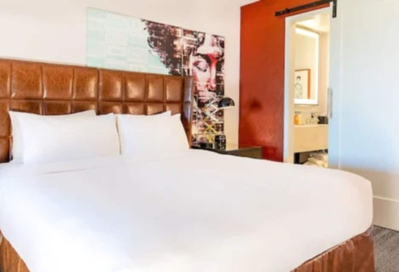 مجموعه ویستا شهر, Montrose At Beverly Hills