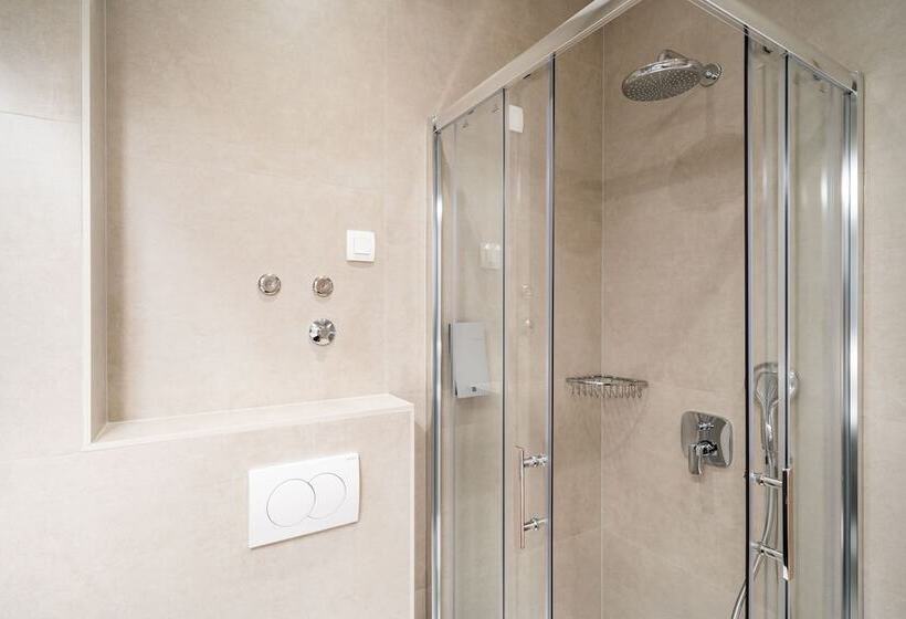 Апартаменты 1 Спальня с Террасой, Bacan Serviced Apartments