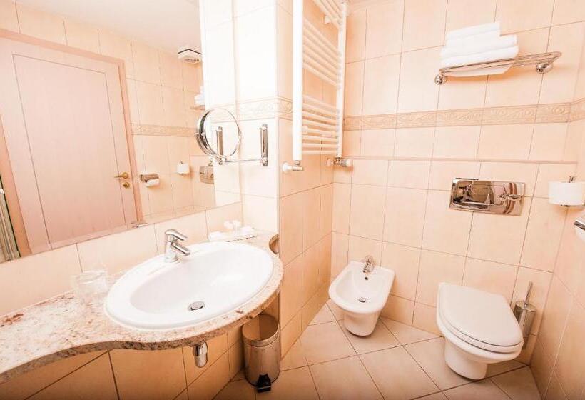 اتاق سوپریور با بالکن, Grand Hotel Sava Superior