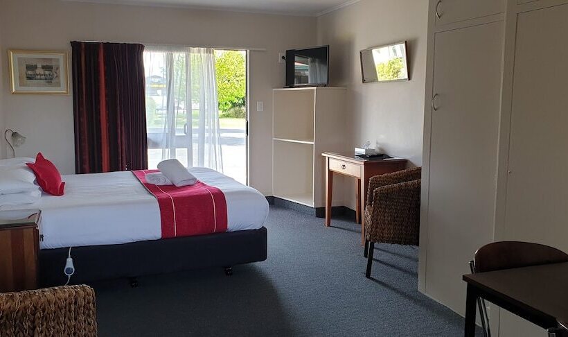 Студия Стандарт, Commodore Motor Lodge