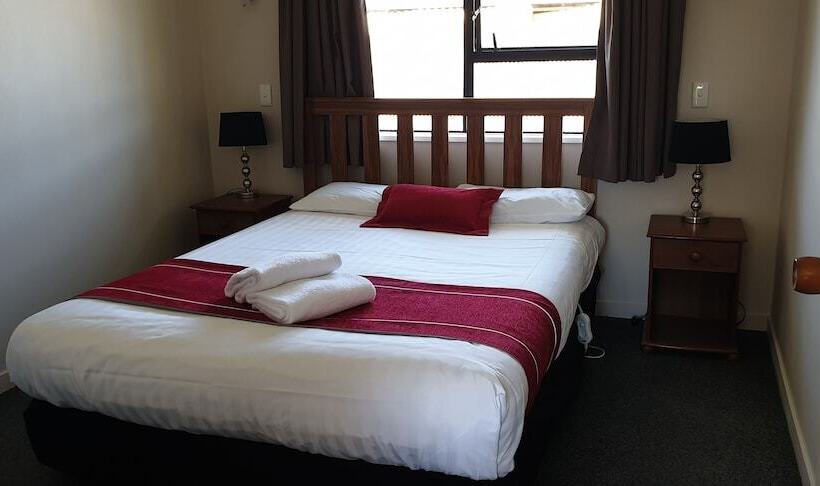 Апартаменты 1 Спальня, Commodore Motor Lodge