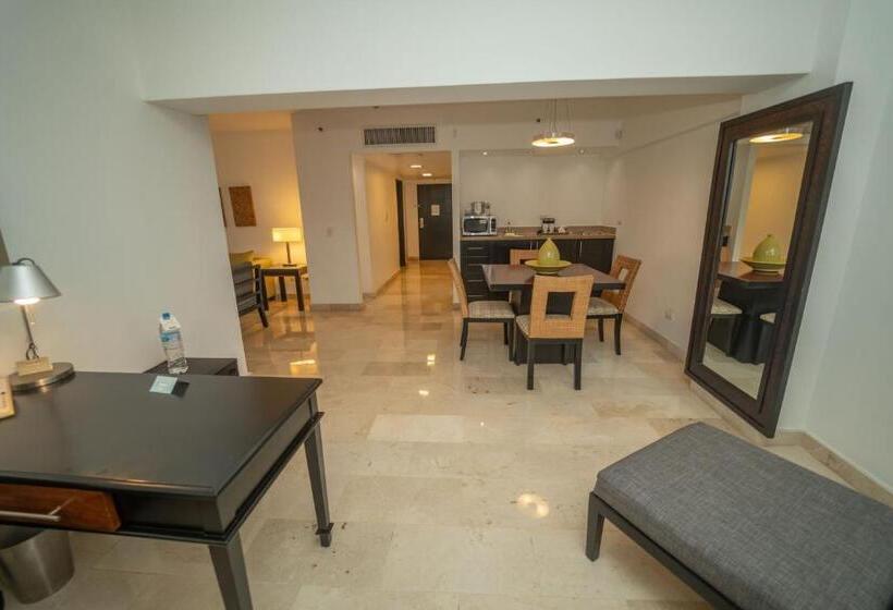 סוויטה, Radisson Hotel Santo Domingo