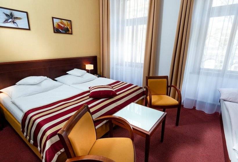 Quarto Estandar, Petr