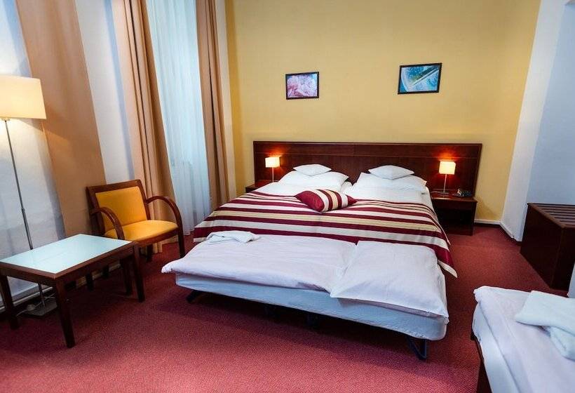 Quarto Estandar, Petr