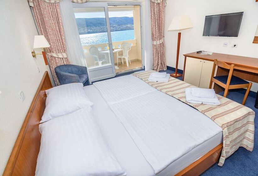 اتاق سوپریور با چشم‌انداز دریا و بالکن, Family Hotel Pagus   All Inclusive
