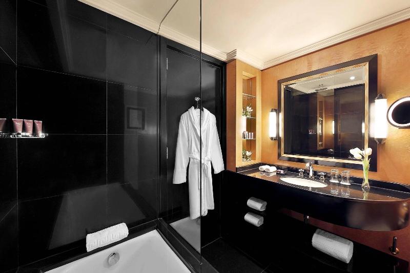 اتاق لوکس با چشم‌انداز دریا, The Ritzcarlton, Bahrain