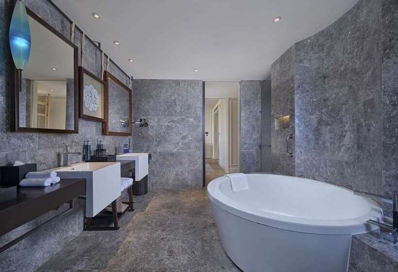 Люкс Кровать Кинг, Hilton Bali Resort
