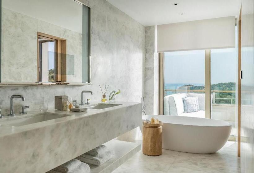 Полулюкс Кровать Кинг, Four Seasons Astir Palace Athens