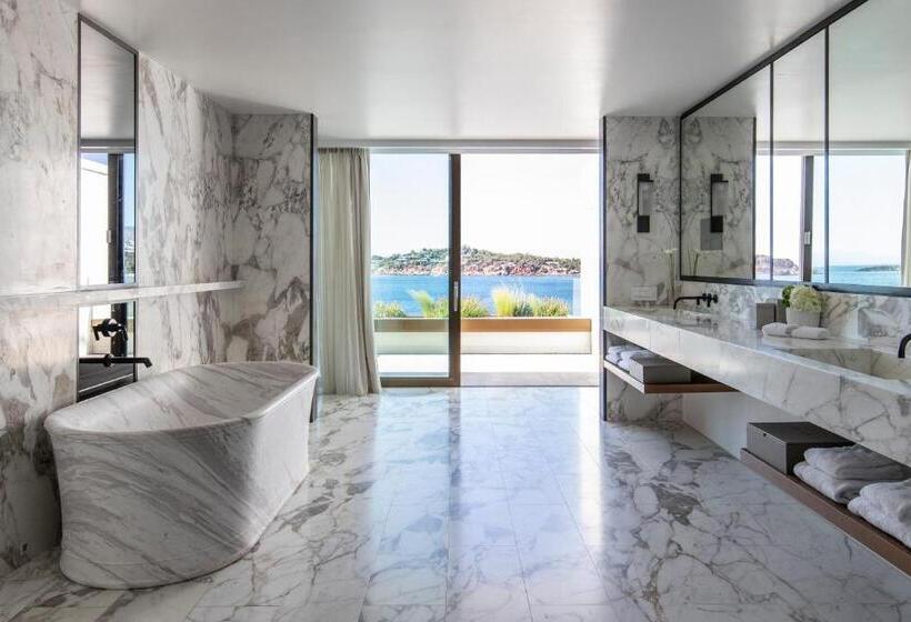 Люкс, Four Seasons Astir Palace Athens