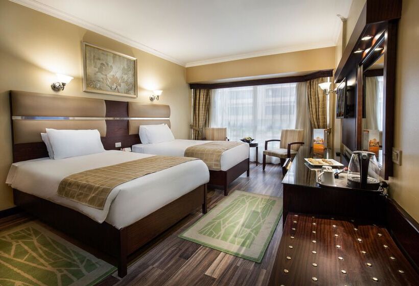 اتاق استاندارد یک نفره, Pyramisa Suites Hotel Cairo