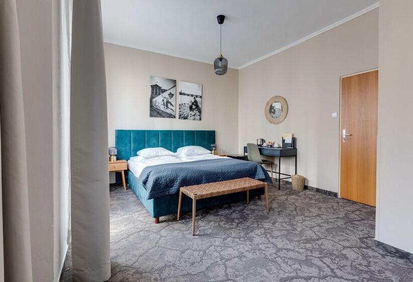 Quarto Estandar, Andante