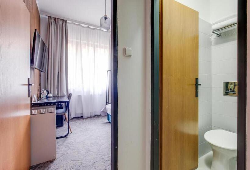 Quarto Estandar Individual, Andante