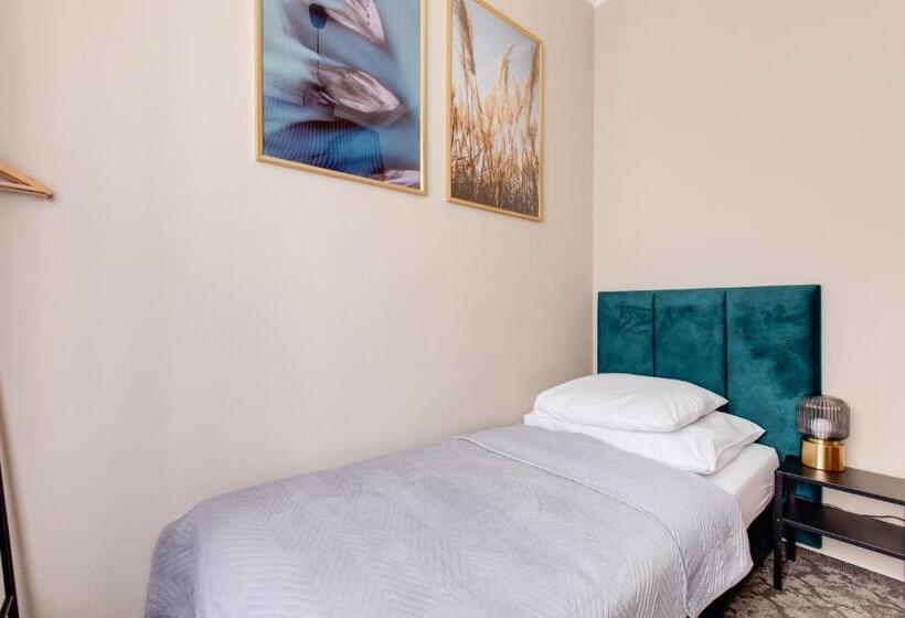 Quarto Estandar Individual, Andante