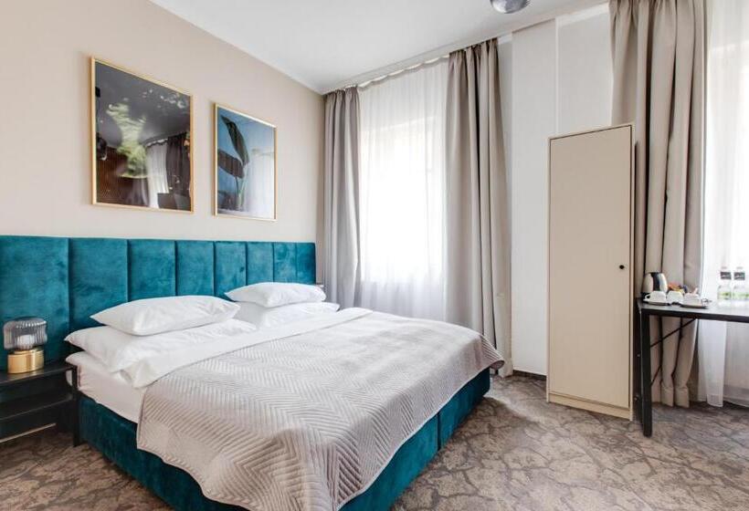 Quarto Triplo Estandar, Andante