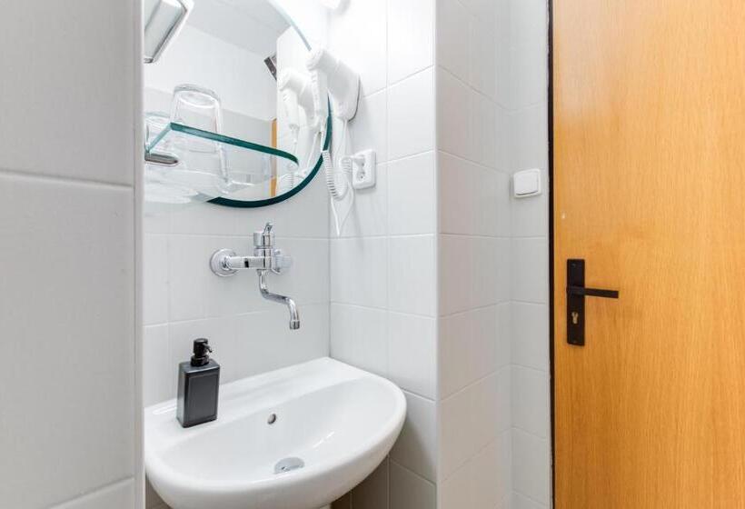 Quarto Triplo Estandar, Andante