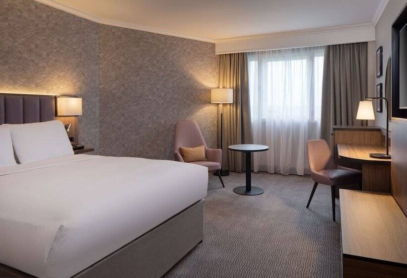 Номер Deluxe, Doubletree By Hilton Dartford Bridge