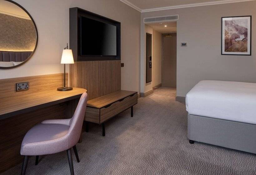 Номер Deluxe, Doubletree By Hilton Dartford Bridge
