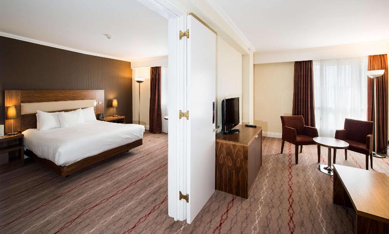 Люкс Кровать Кинг, Doubletree By Hilton Dartford Bridge