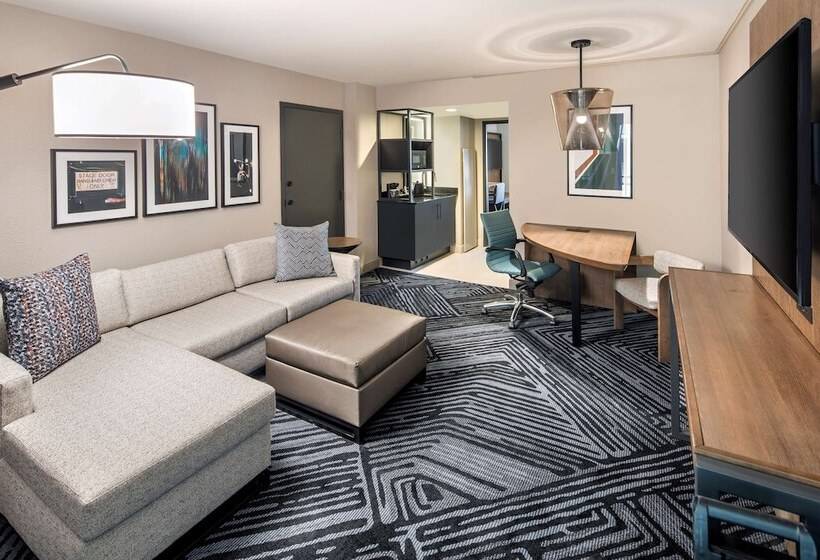 Люкс Адаптированный для Инвалидов, Embassy Suites By Hilton San Rafael Marin County