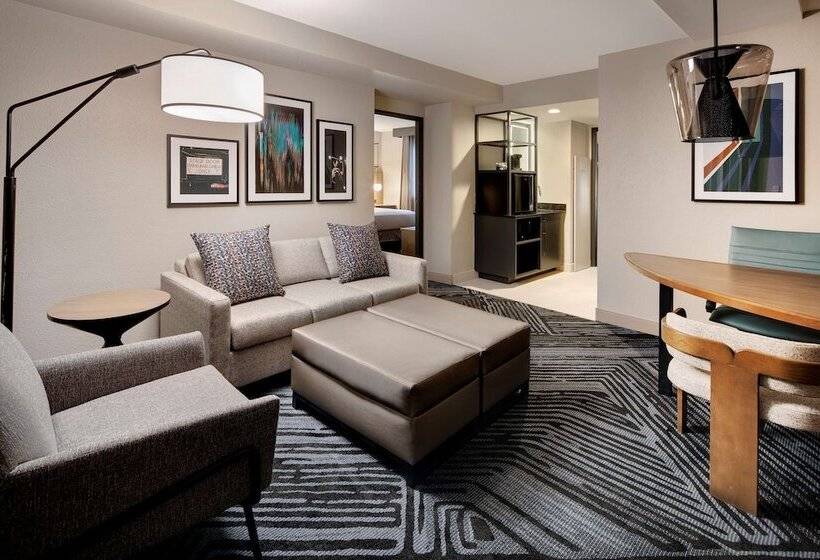 Люкс Адаптированный для Инвалидов, Embassy Suites By Hilton San Rafael Marin County