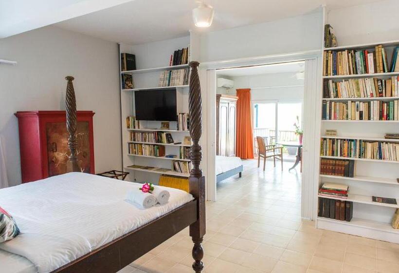 سوییت سوپریور با چشم‌انداز دریا, Hôtel Frégate Bleue