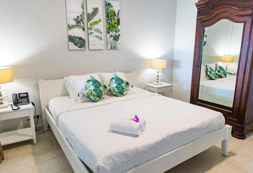 سوییت با چشم‌انداز دریا, Hôtel Frégate Bleue