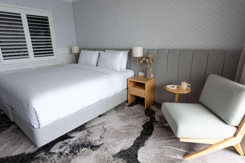 带大床的标准间, The Beachcomber Hotel & Resort, Ascend Hotel Collection