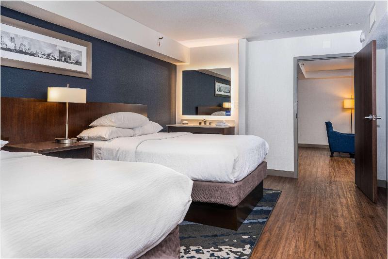 스탠다드 룸 킹사이즈 침대, Comfort Inn I17 & I40