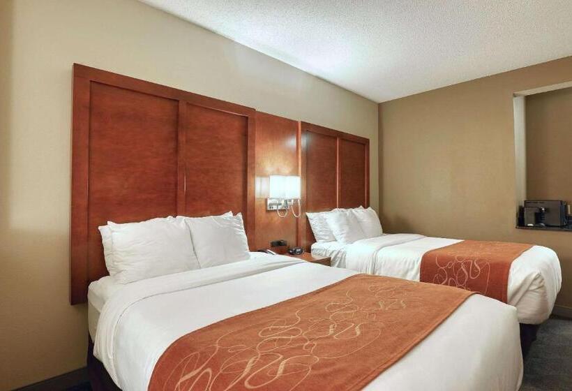 Люкс Вид на Бассейн, Comfort Suites Appleton Airport