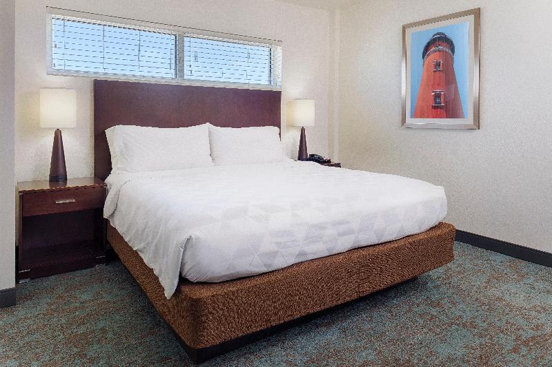 Люкс Кровать Кинг, Holiday Inn Resort Daytona Beach Oceanfront, An Ihg