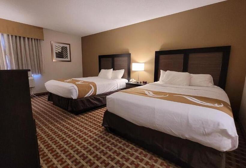 Номер Стандарт 2 Двуспальные Кровати, Quality Inn & Suites