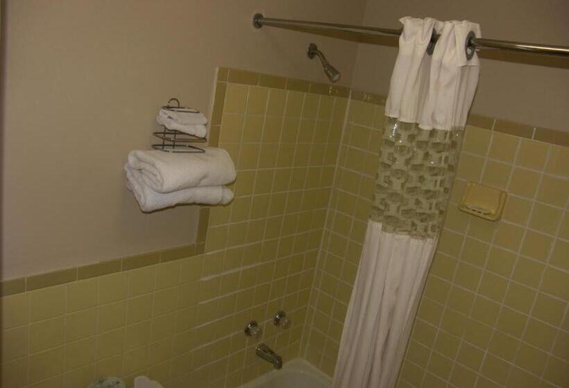 스탠다드 룸, Deerwood Inn And Madison Campground