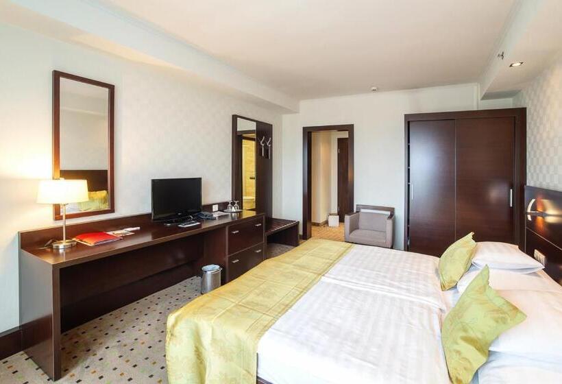 Семейный Номер, Hunguest Hotel Gyula