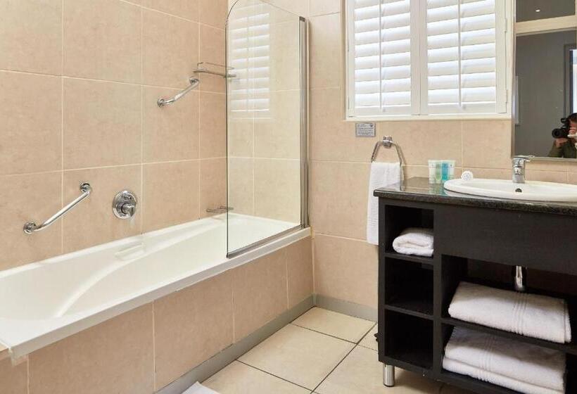 آپارتمان 3 خوابه با چشم‌انداز دریا, First Group Riviera Suites