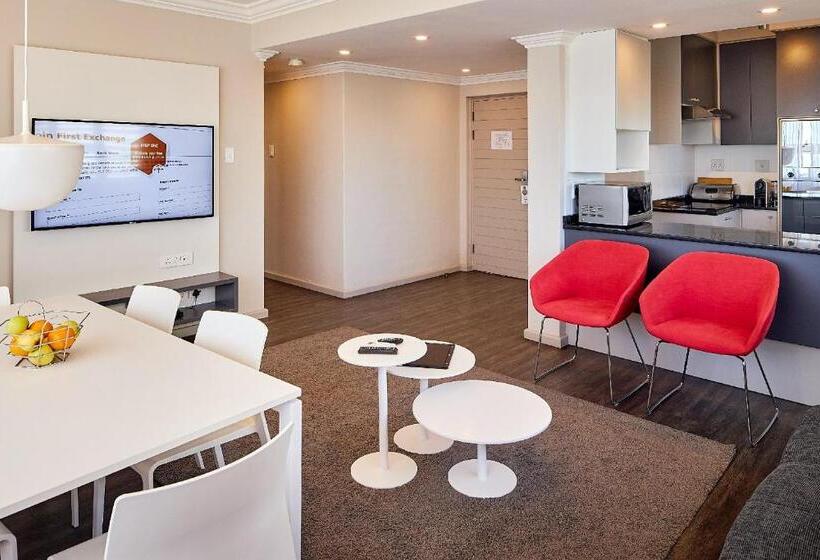 آپارتمان ممتاز دوخوابه رو به دریا, First Group Riviera Suites