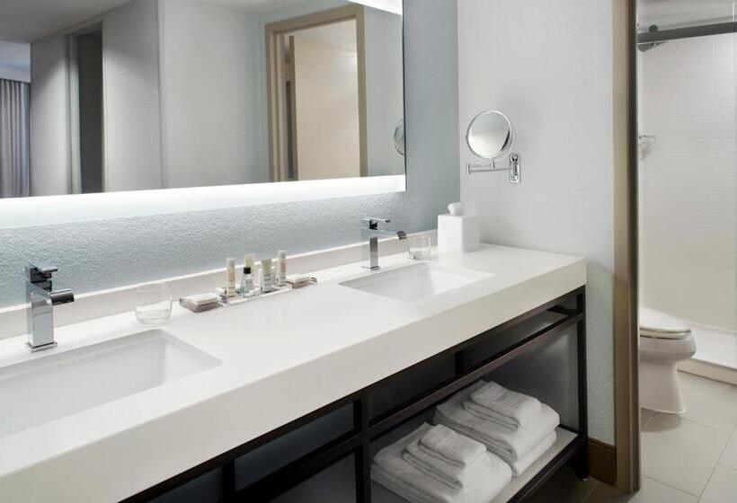 Люкс Deluxe Кровать Кинг, Atlanta Evergreen Lakeside Resort