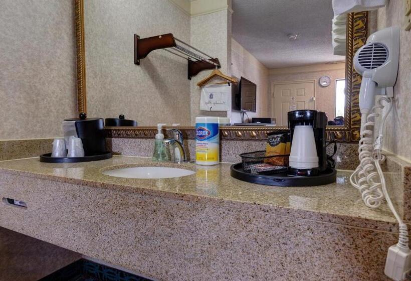 Номер Стандарт 2 Двуспальные Кровати, Deluxe Inn   Fayetteville I 95
