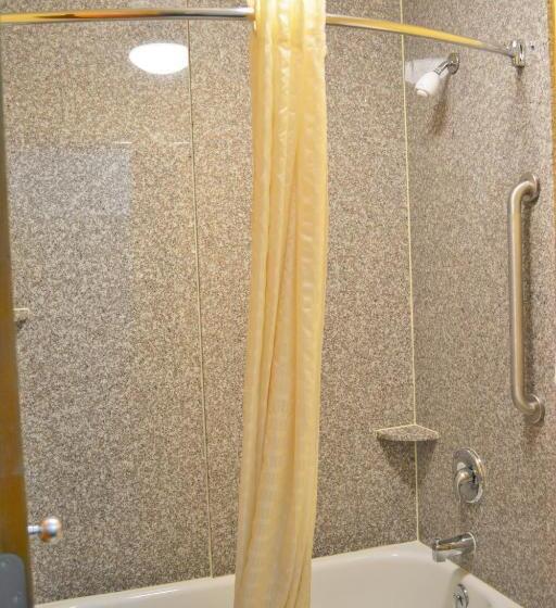 Номер Стандарт 2 Двуспальные Кровати, Deluxe Inn   Fayetteville I 95