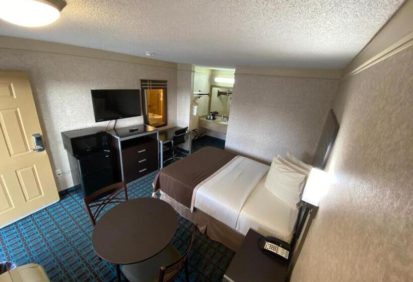 Номер Стандарт, Deluxe Inn   Fayetteville I 95