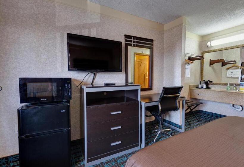 Трехместный Номер Базовый, Deluxe Inn   Fayetteville I 95