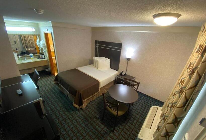 Номер Стандарт, Deluxe Inn   Fayetteville I 95