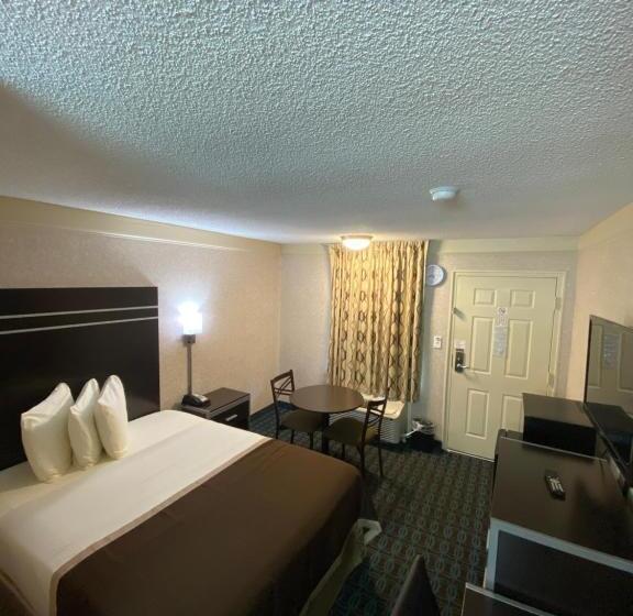 Номер Стандарт, Deluxe Inn   Fayetteville I 95
